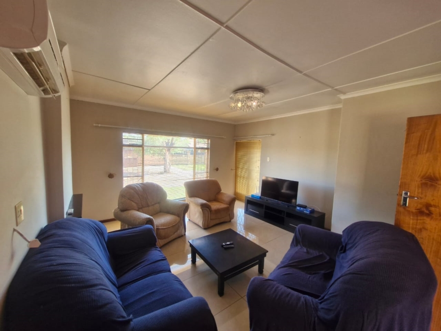 To Let 4 Bedroom Property for Rent in Kathu Northern Cape